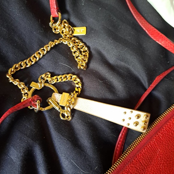 DELICIOUS Red Coach - unique and FABULOUS! Gold Chain strap - Picture 4 of 7
